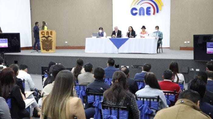 Partidos políticos en extinción tienen una esperanza