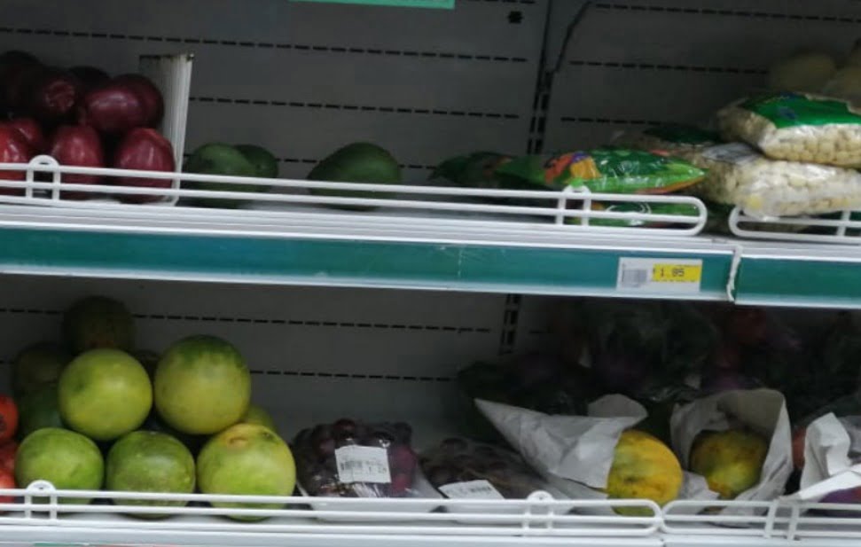 Perchas de mercados empiezan a quedarse vacías