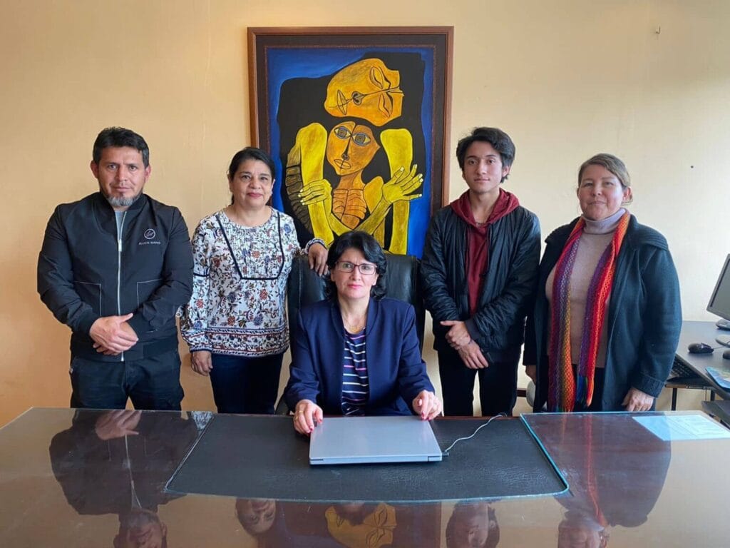 Estudiantes del Beatriz Cueva de Ayora ganan premio Internacional