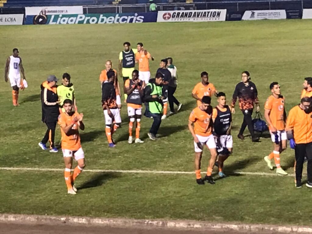 Libertad jugó mal, pero ganó a Chacaritas en Loja