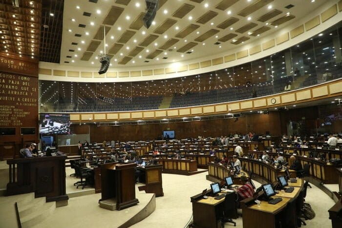 Reforma para subir de 15 a 30 días las vacaciones laborales pasó el primer debate en la Asamblea