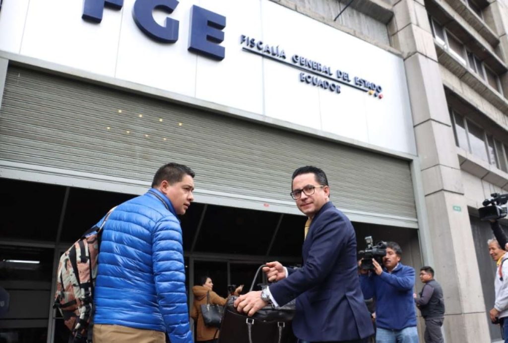 Capitán Cristian Cevallos acudió a Fiscalía para rendir versión sobre protección a Fernando Villavicencio