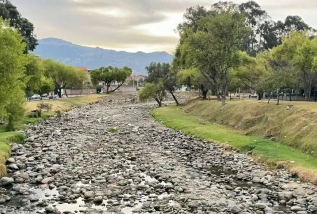 Se registra leve aumento en caudal del río Tomebamba