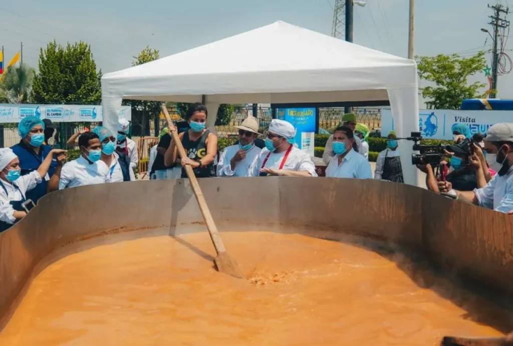 Guayas consigue el Récord Guinness con el encebollado más grande del mundo