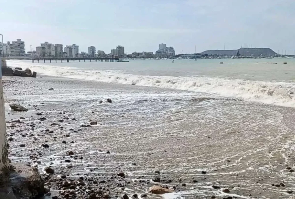 Alerta sobre mar agitado y fase de aguaje en la costa ecuatoriana