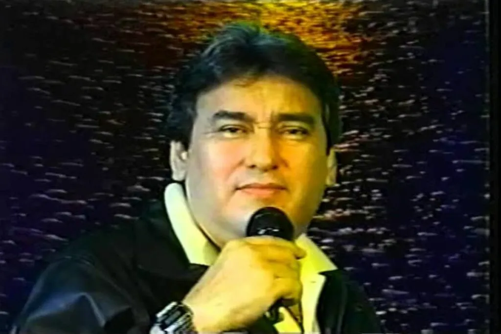 ‘Darwin’, el cantante lojano que obtuvo Disco de Oro por ‘Yo esperaré, tú cambiarás’