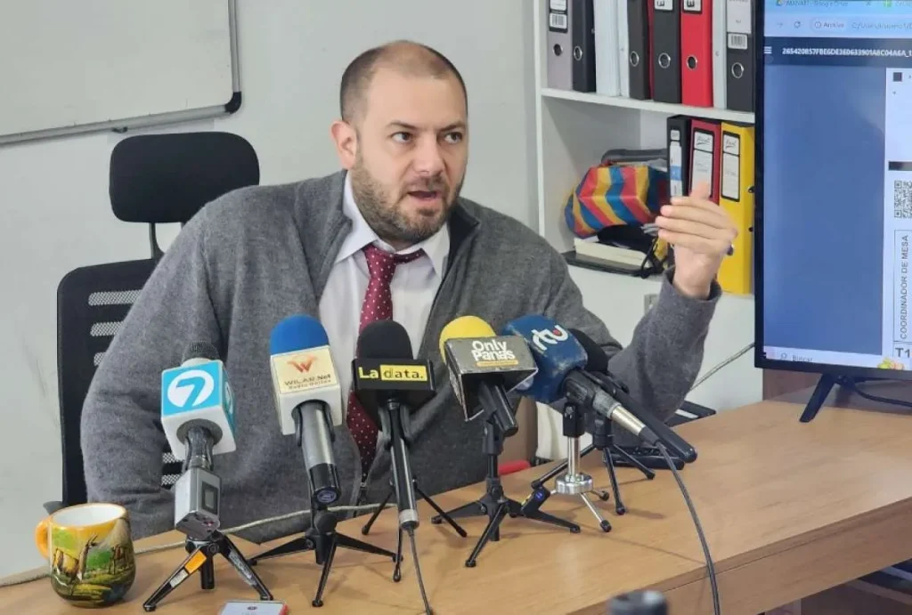 Juan Esteban Guarderas denuncia presunto fraude electoral en beneficio de Luisa González