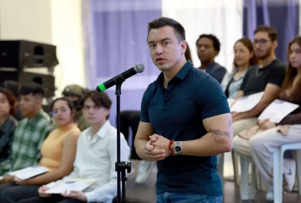 Presidente Noboa decreta descuento en planillas de luz para ocho provincias