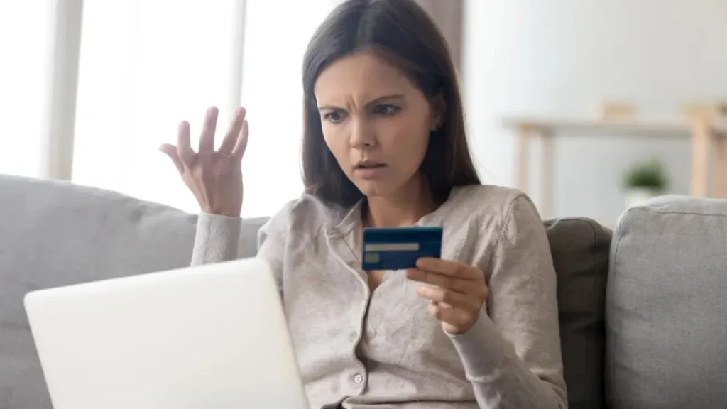 Caer en estafas con tarjetas de crédito representa pérdidas promedio de $1.500 en Ecuador