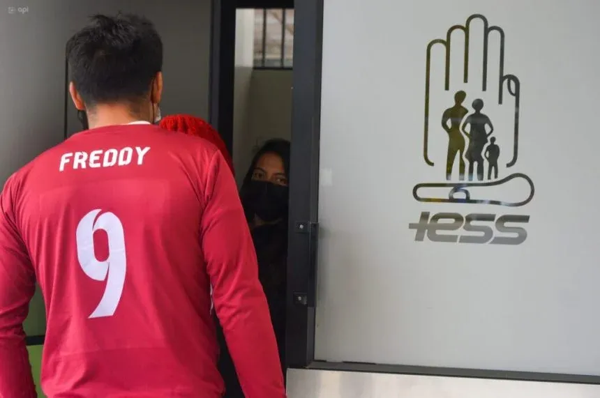 Reforma al IESS: “La gente tiene que entender que, si no se toman decisiones, no va a haber pensiones.”