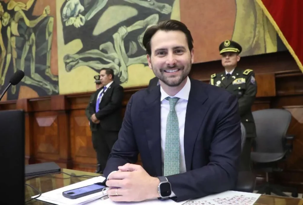 Nepotismo: Otro familiar del asambleísta prófugo, Santiago Díaz, queda fuera de la Asamblea