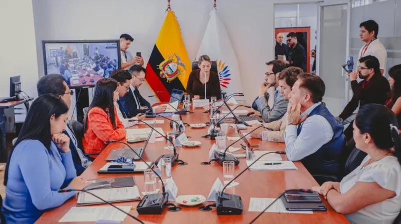 Inconformidad ante las reformas que impone el Presidente y ADN a los partidos políticos