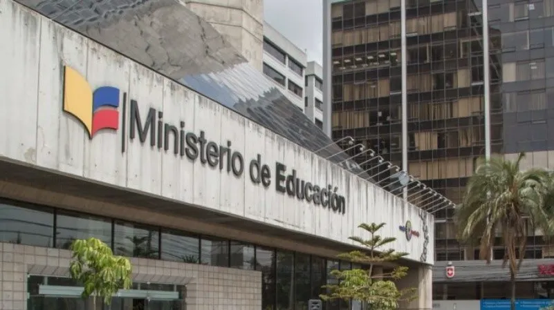 Noboa reduce ministerios de 20 a 14 y elimina 5.000 cargos públicos para ahorrar $140 millones