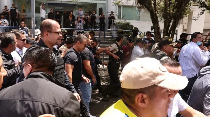 Marcha de Noboa hacia la Corte Constitucional en Quito