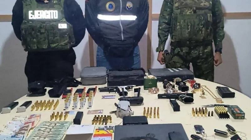 Operativo Ejército en Loja: armas, joyas y detenido