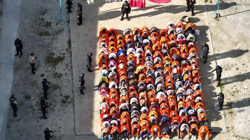 Operativo policial decomisa objetos prohibidos en cárcel