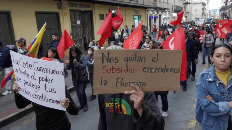 Riesgo país de Ecuador cae tras paro indígena de septiembre