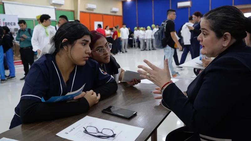 Ecuador recupera el empleo adecuado, pero sigue rezagado