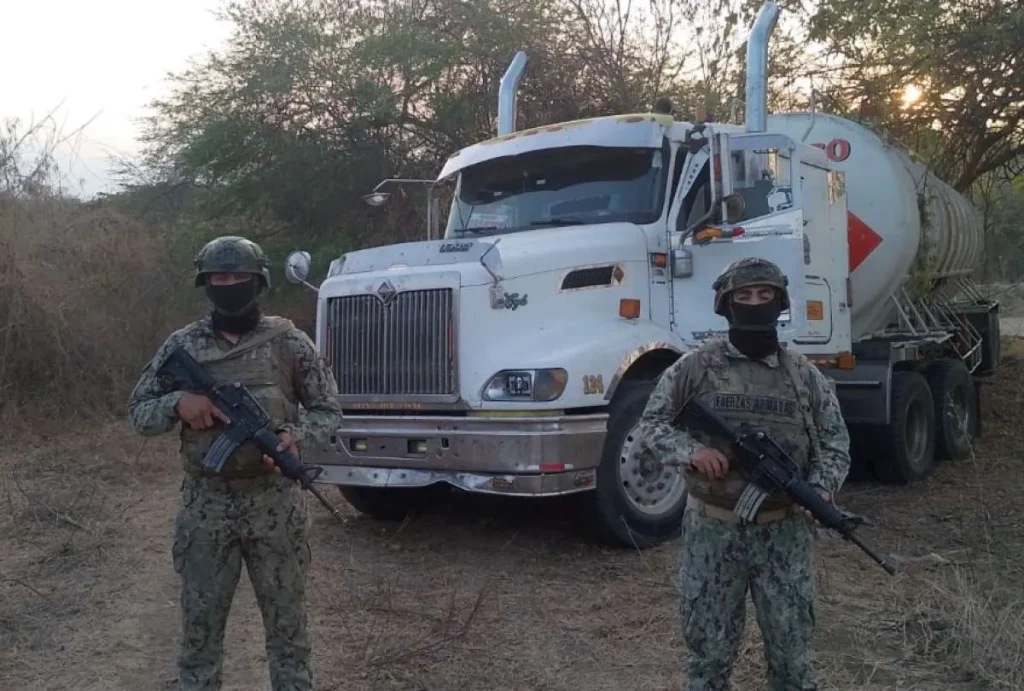 FF.AA. decomisan tanquero con 10.000 galones de diésel robado