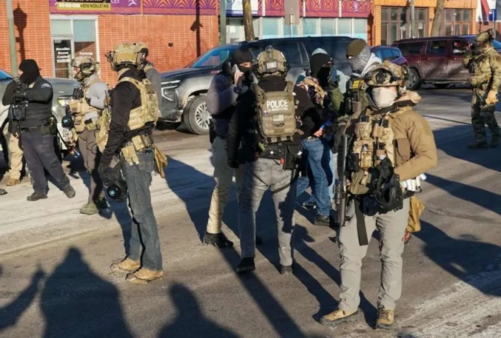 Ecuador da seguimiento a migrantes detenidos en Estados Unidos