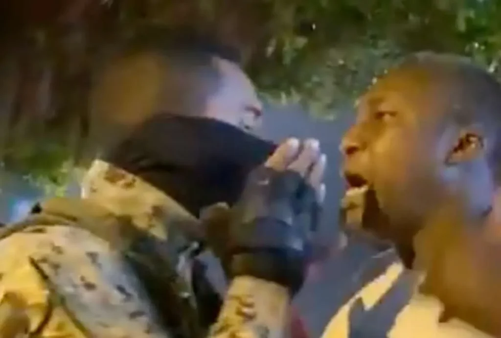 Asambleísta Roberto Cuero protagoniza altercado con militares bqnoticias