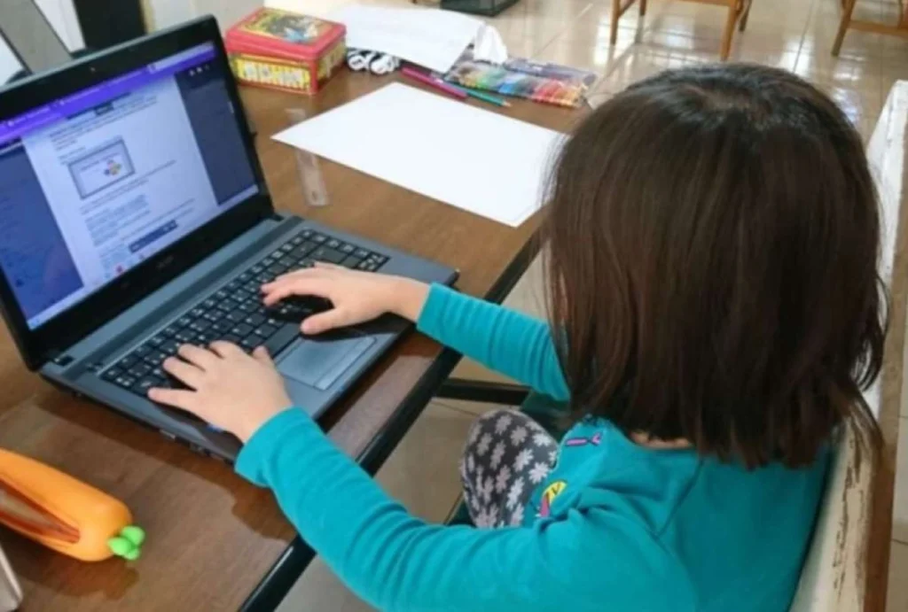14 escuelas de Cuenca y Girón pasan a clases virtuales