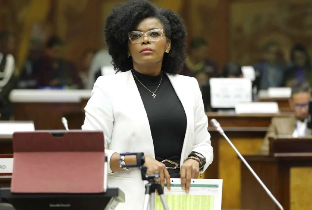 Paola Cabezas se desafilia de Revolución Ciudadana