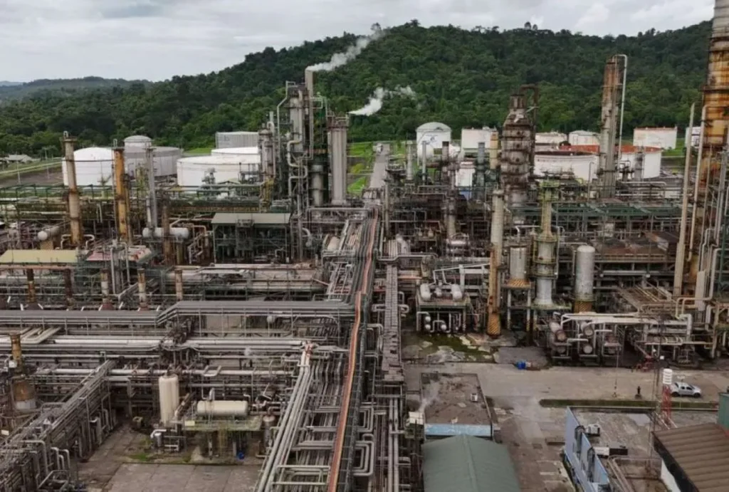 Refinería de Esmeraldas seguirá paralizada hasta marzo