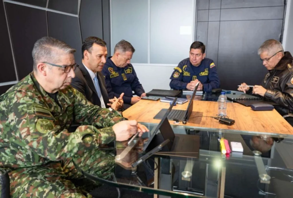 Ecuador y Colombia investigan bomba hallada en frontera