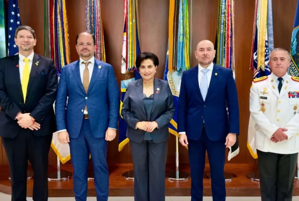 Ecuador firma acuerdo regional contra carteles