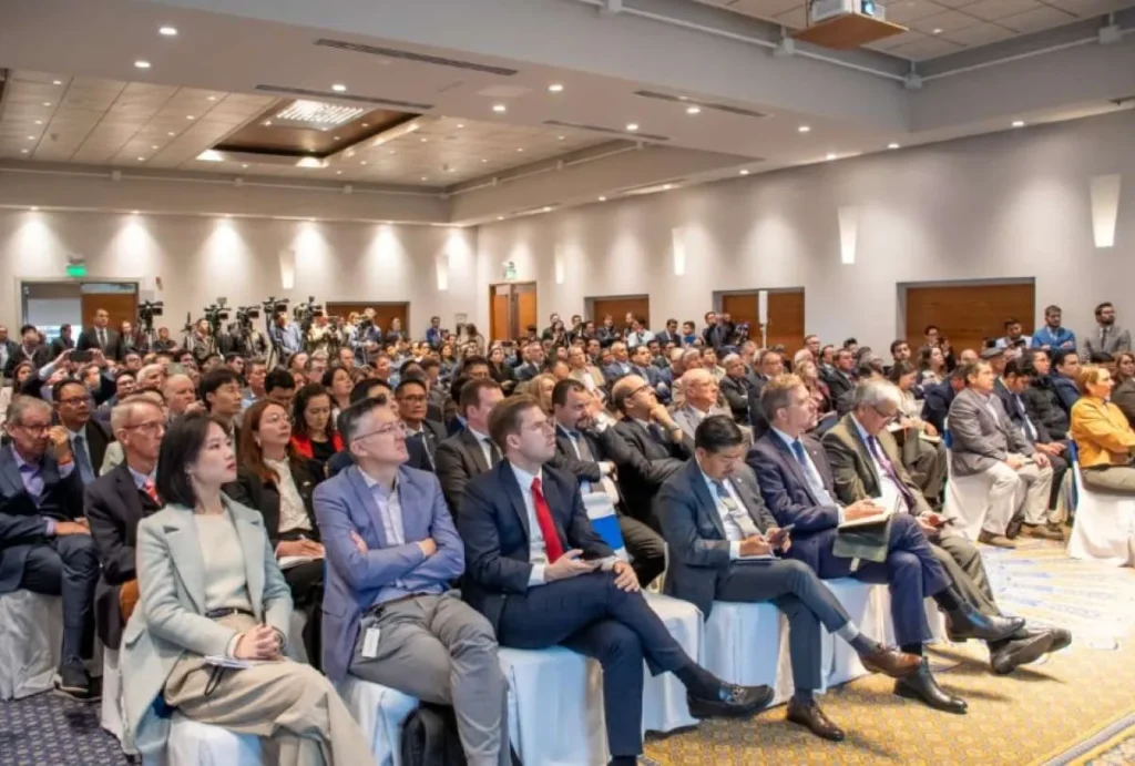 Ecuador impulsa central eléctrica de 400 MW con inversión privada