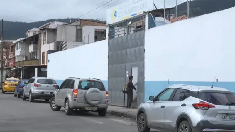 Se normalizan trámites de matriculación vehicular en Loja