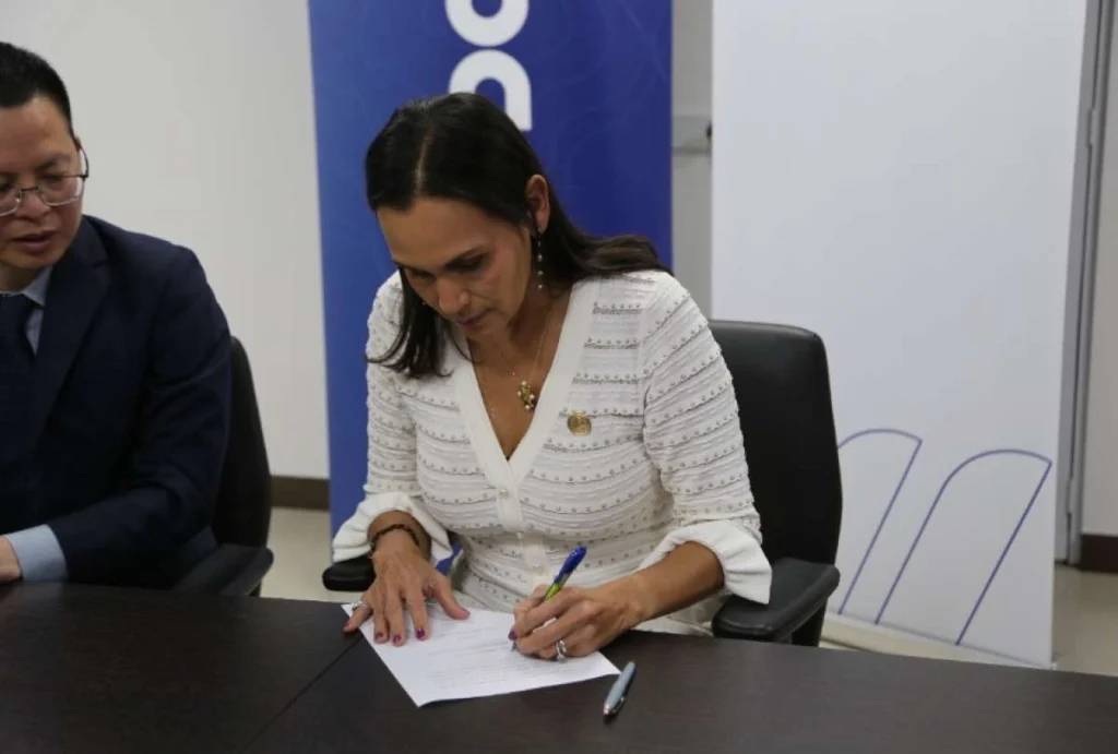 Proyecto Los Cangrejos: contrato minero en Ecuador