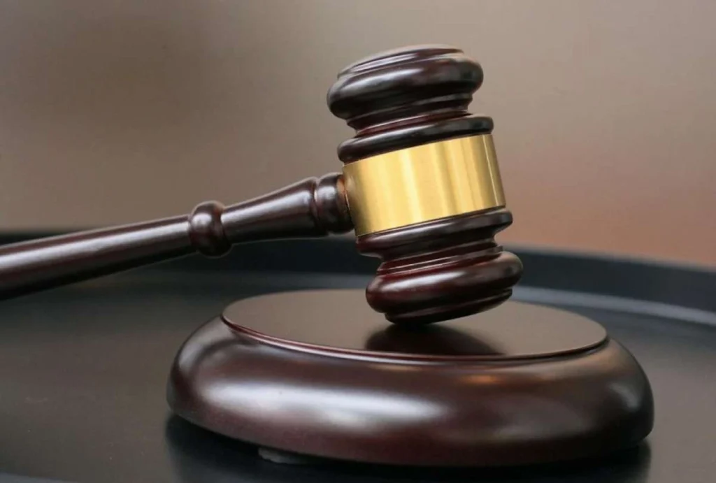 Exjueza procesada por enriquecimiento ilícito en Ecuador