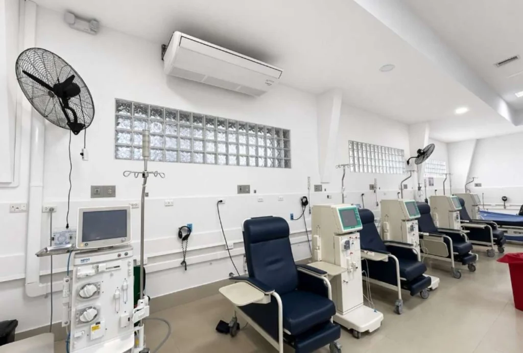 IESS mejora climatización en diálisis del HTMC