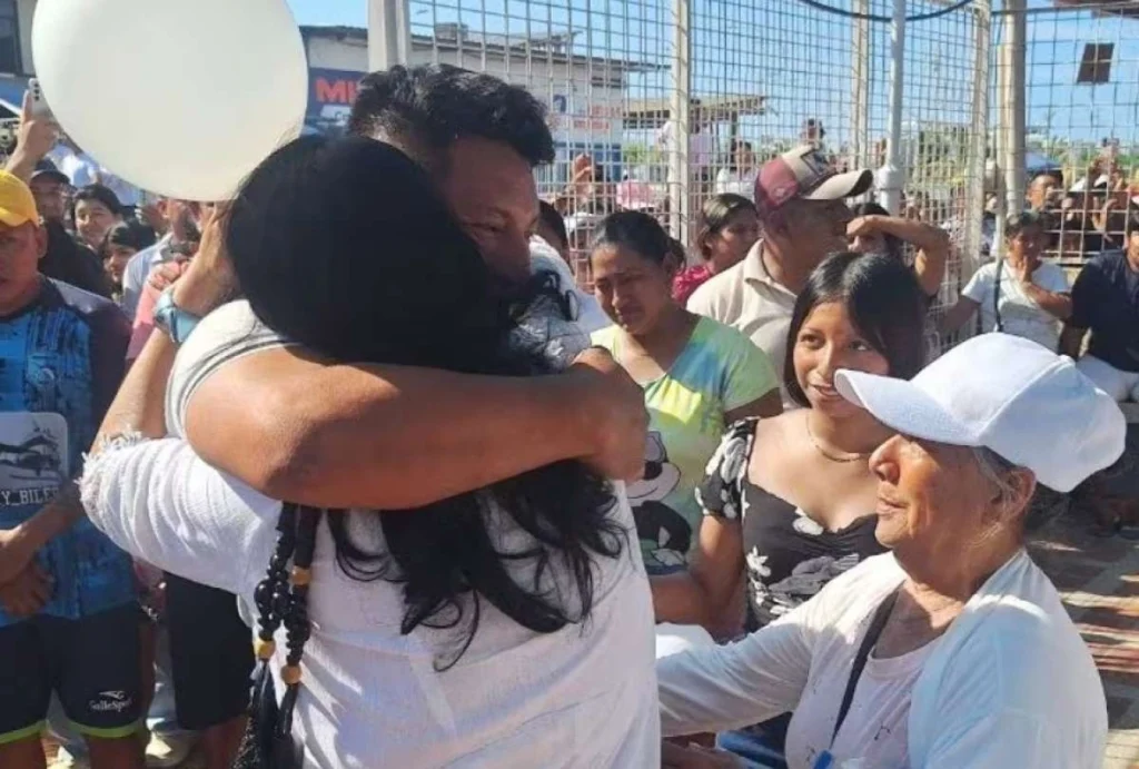 Retorno de pescadores ecuatorianos tras rescate Retorno de pescadores ecuatorianos tras rescate