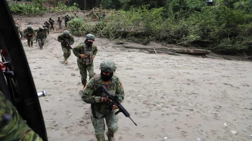Control militar en Pastaza contra minería ilegal Control militar en Pastaza contra minería ilegal