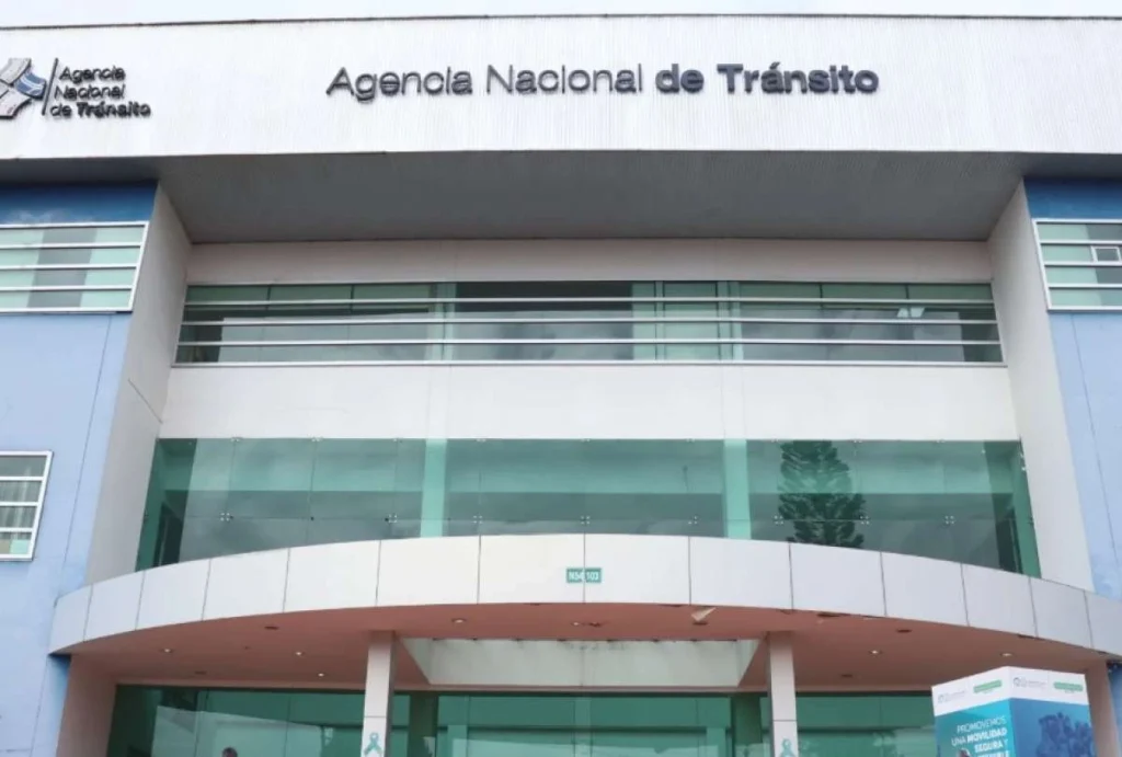 ANT restablece sistema y trámites de tránsito