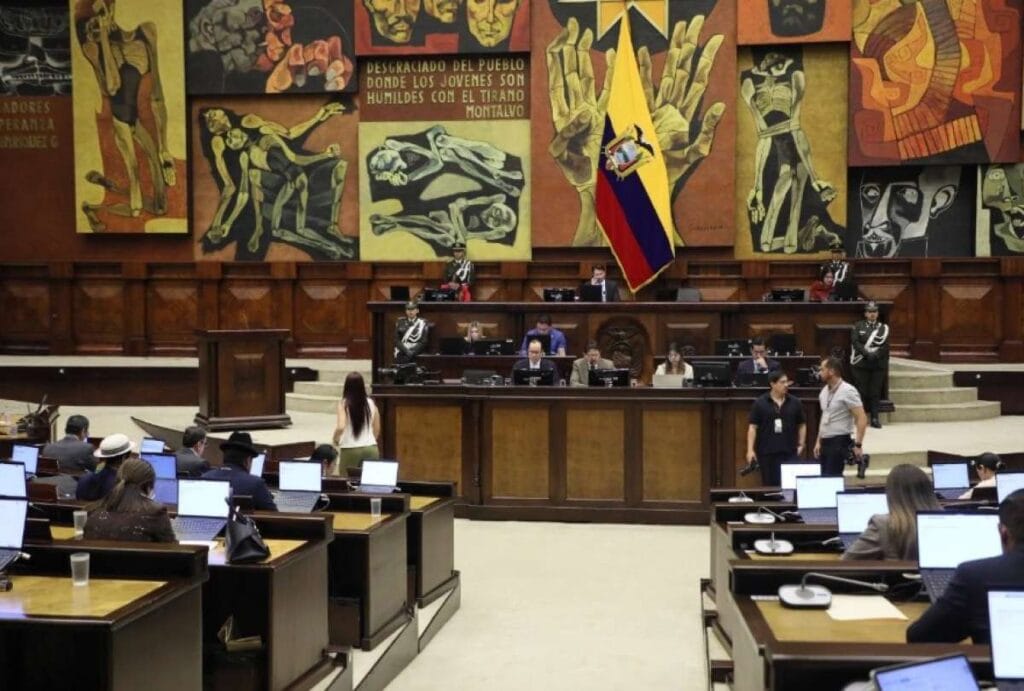 Asamblea archiva feriado nacional 18 de noviembre