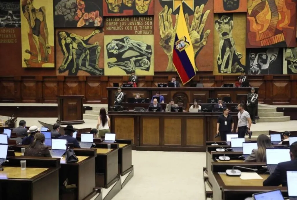 Asamblea archiva feriado nacional 18 de noviembre