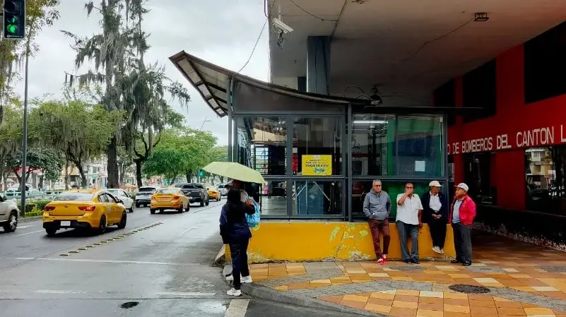 Loja: transportistas suspenden el servicio urbano por alza de pasajes transporte Loja
