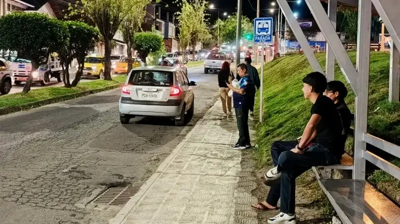 Suspensión de buses afecta movilidad y economía en Loja Suspensión de buses afecta movilidad y economía en Loja