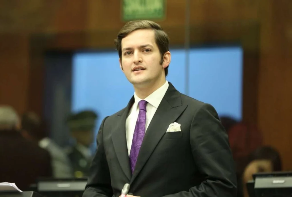 Esteban Torres es elegido vicepresidente de la Asamblea Esteban Torres es elegido vicepresidente de la Asamblea