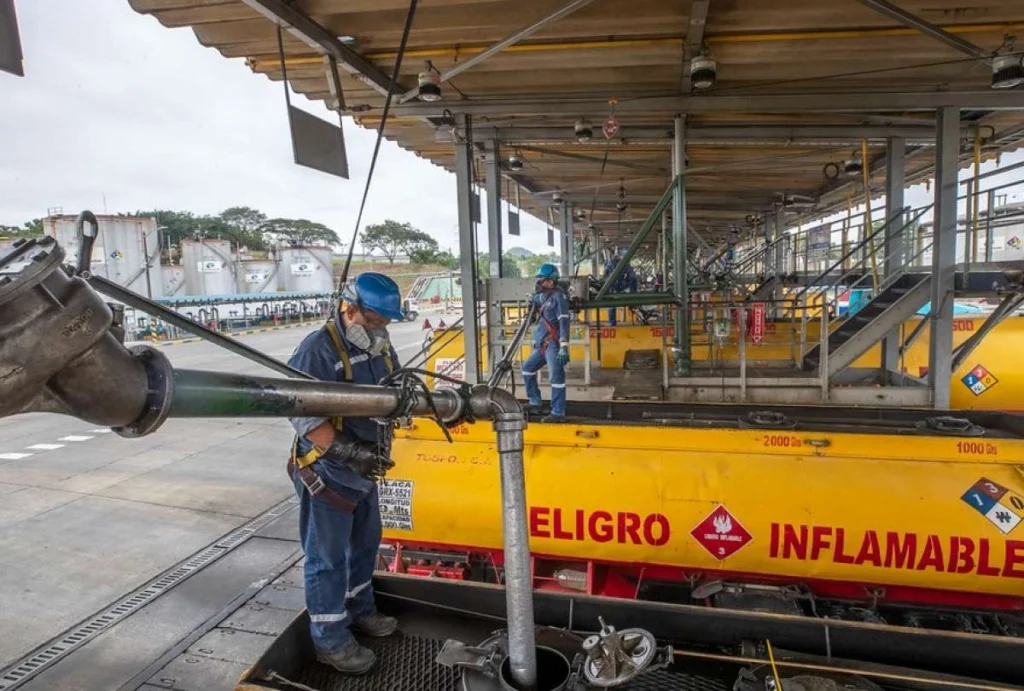 Petroecuador adjudica exportaciones por USD 313 millones