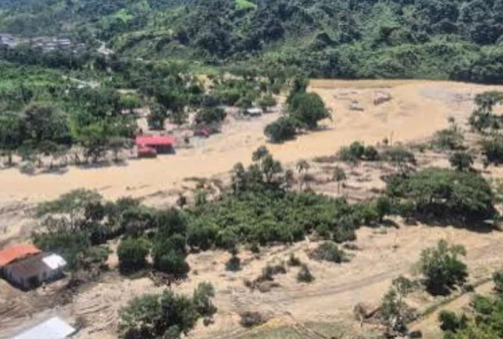 Aluvión en Zamora Chinchipe deja 13 fallecidos y 115 familias afectadas Aluvión en Zamora Chinchipe deja 13 fallecidos y 115 familias afectadas