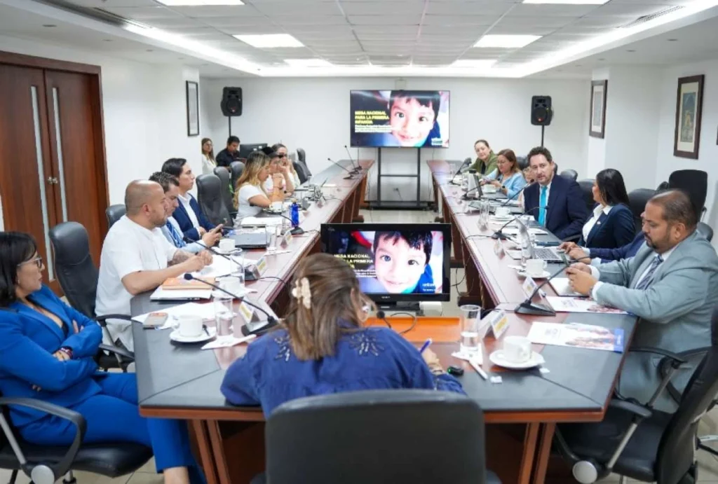 Ecuador crea Comité Nacional de Primera Infancia Ecuador crea Comité Nacional de Primera Infancia