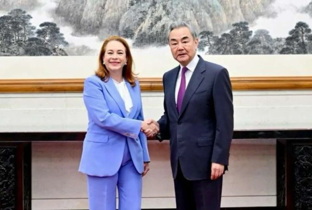 María Fernanda Espinosa