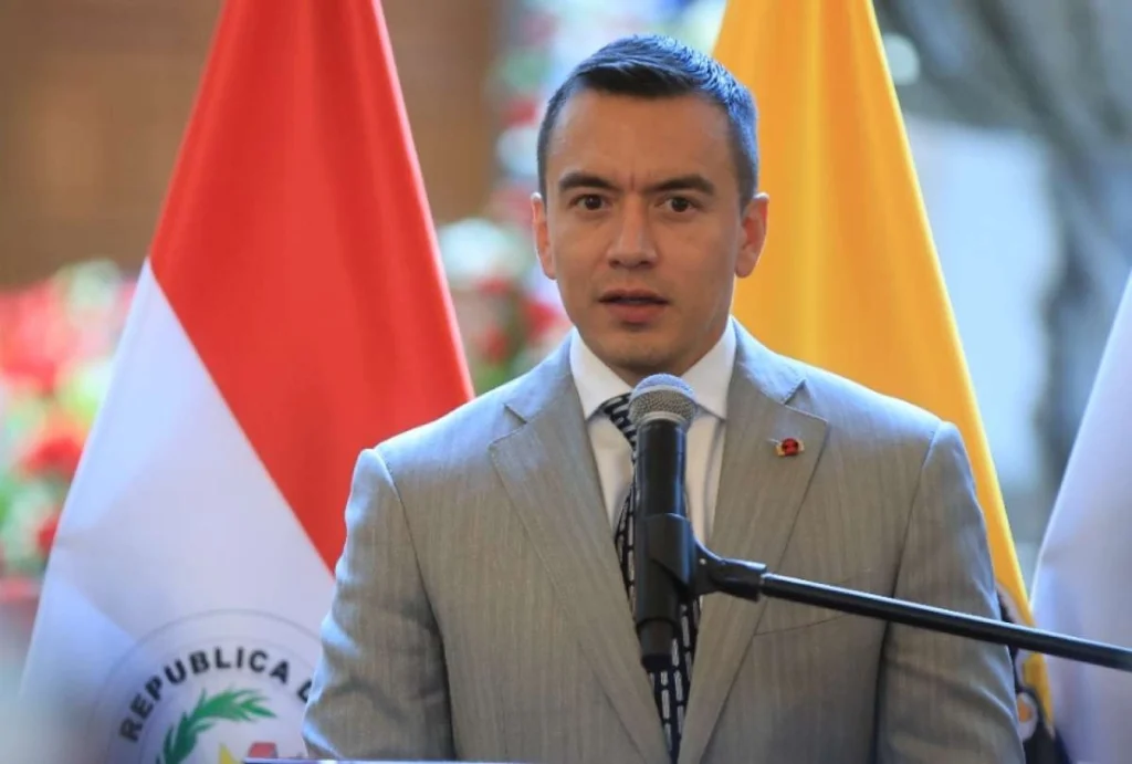 Noboa anuncia baja en combustibles y medidas por El Niño Noboa anuncia baja en combustibles y medidas por El Niño