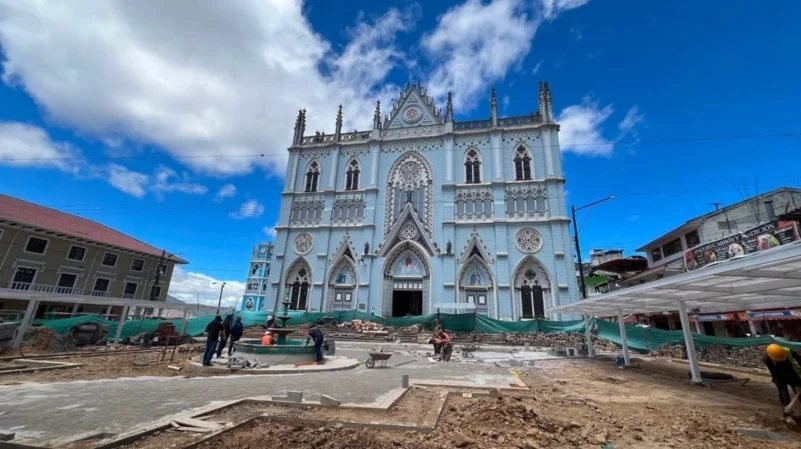 Plaza central de la Basílica de El Cisne estará lista para las fiestas Plaza central de la Basílica de El Cisne estará lista para las fiestas