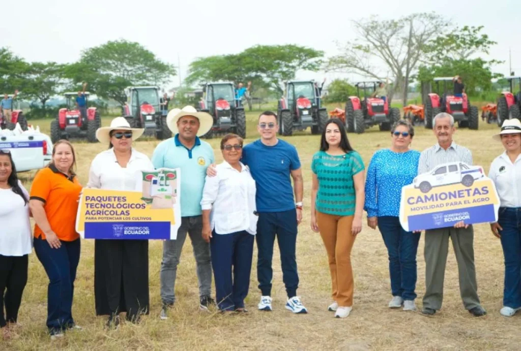 Gobierno entrega maquinaria agrícola por USD 1,6 millones